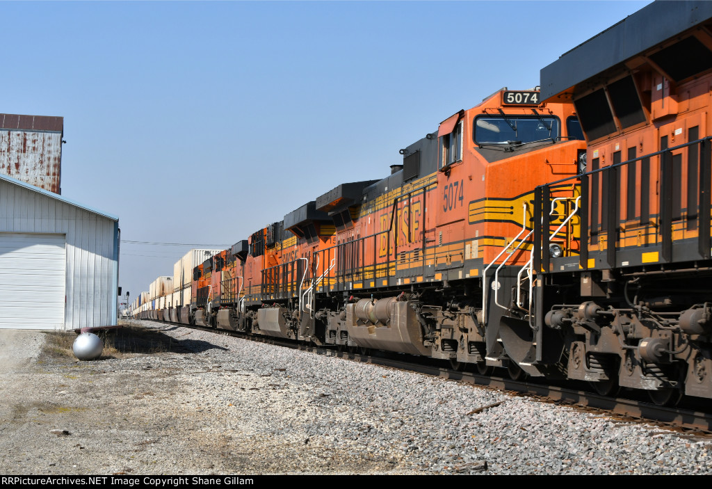 BNSF 5074 Roster shot.